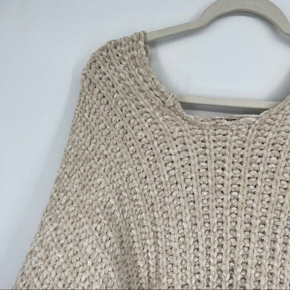 POL Soft Shaggy Grunge Chunky Chenille Oversized V-neck Popover In Beige - Picture 10 of 11